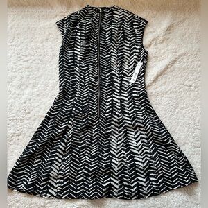 Aqua Bloomingdale’s Women's Size XS Black and White Front Zip Dress NWT